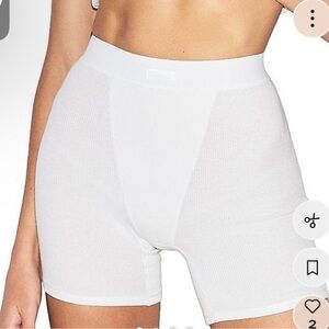 SKIMS COTTON RIB
BOXER SIZE SMALL NWOT